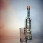 Flasche mit Glas von Erhard Kul
