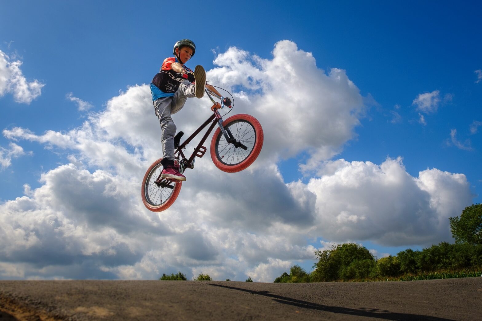 BMX über Pumptrack von Hans-Günter Göring Siegerbild Wettbewerb "Fahrräder" Farbe