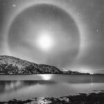 Fjord mit Mondhalo von Brigitte Herget