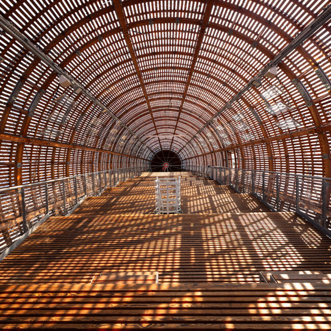 Gulliver-Airship, DOX Zentrum Prag von Armin Menzer