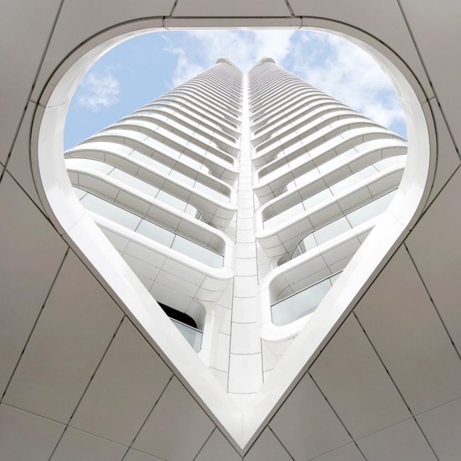 Hochhaus mit Herz von Volker Hilarius